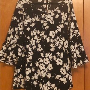 Black & White Floral 3/4 Sleeve Blouse Size 22